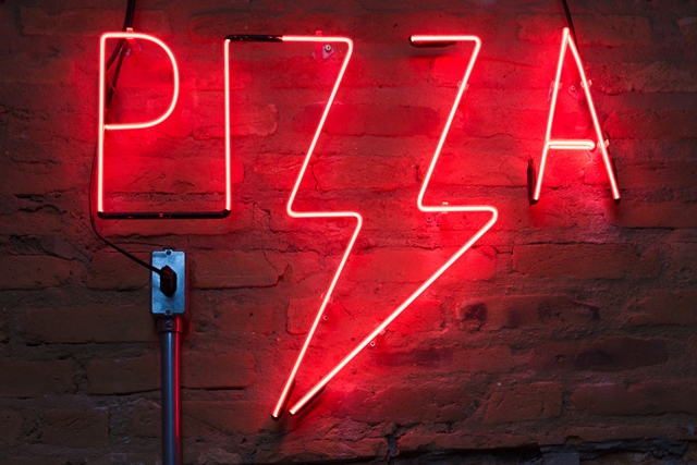 pizza-neon-light-signage-1596888