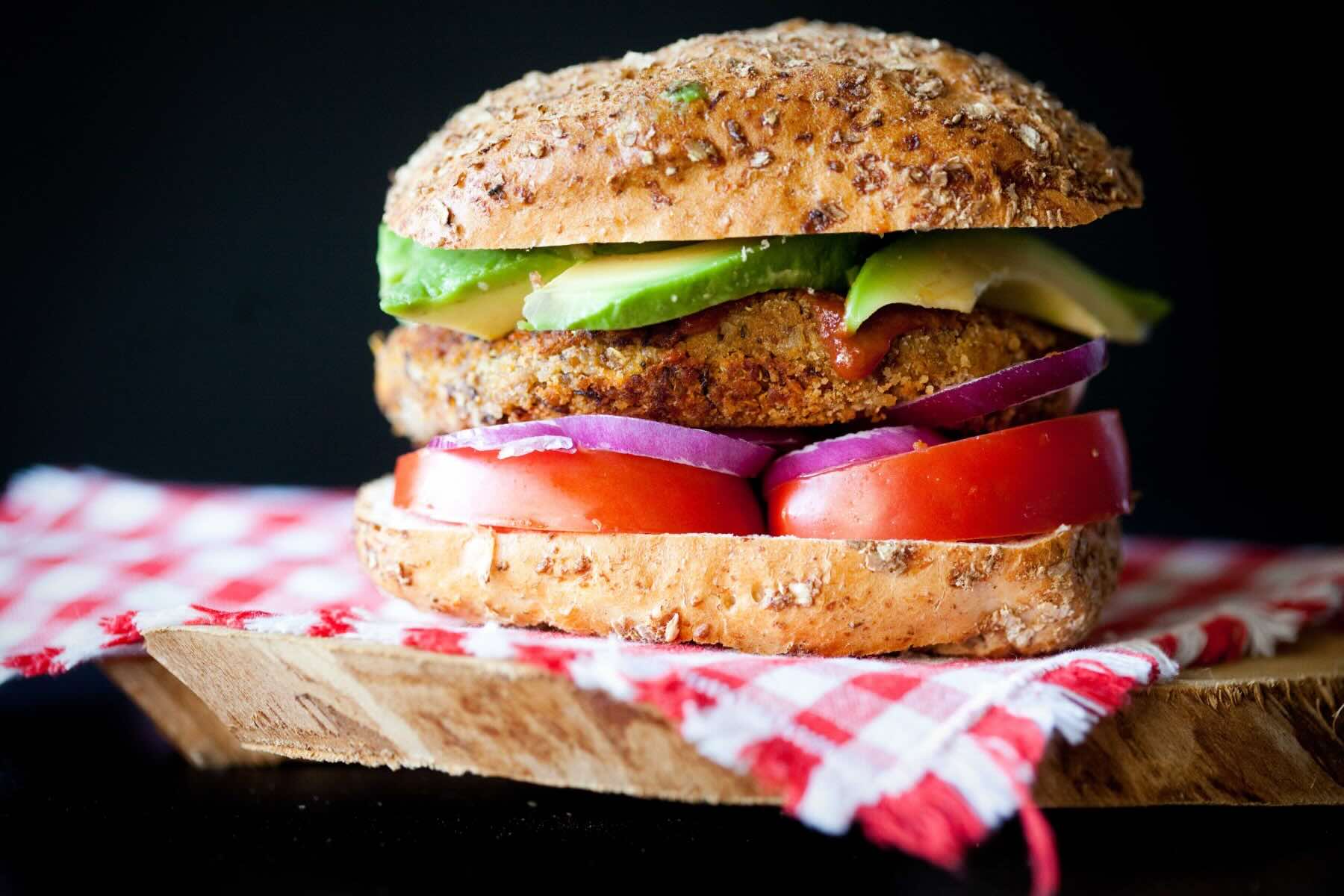 przepis-na-burgery-kotleciki-z-czerwonej-fasoli-czerwonej-quinoa