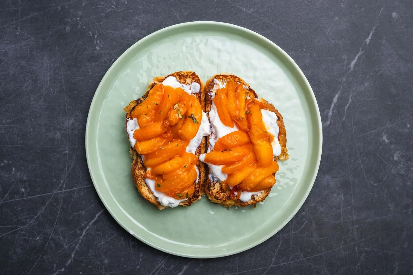 przepis-na-francuskie-tosty-z-mlekiem-kokosowym-i-karmelizowanymi