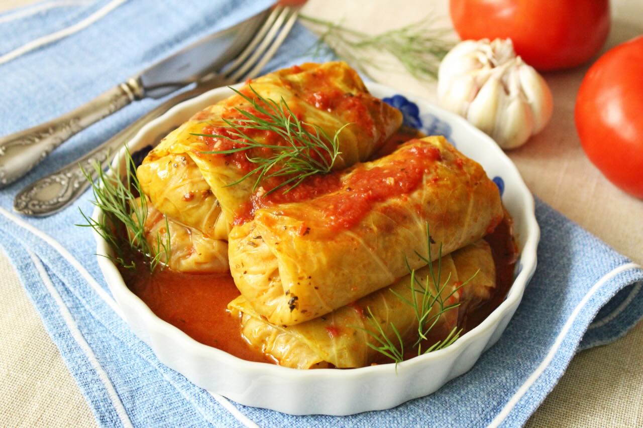 przepis-na-golabki-z-mlodej-kapusty-z-kasza-jaglana-i-kalarepka