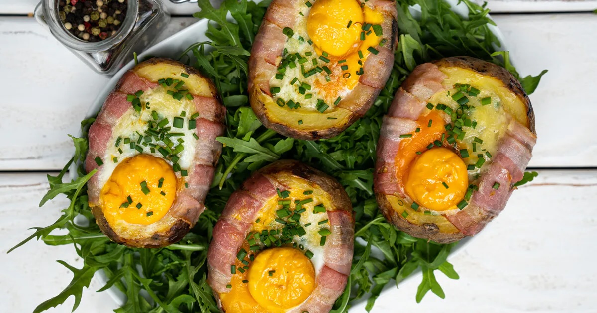 przepis-na-lodeczki-z-bagietek-zapiekane-z-jajkiem