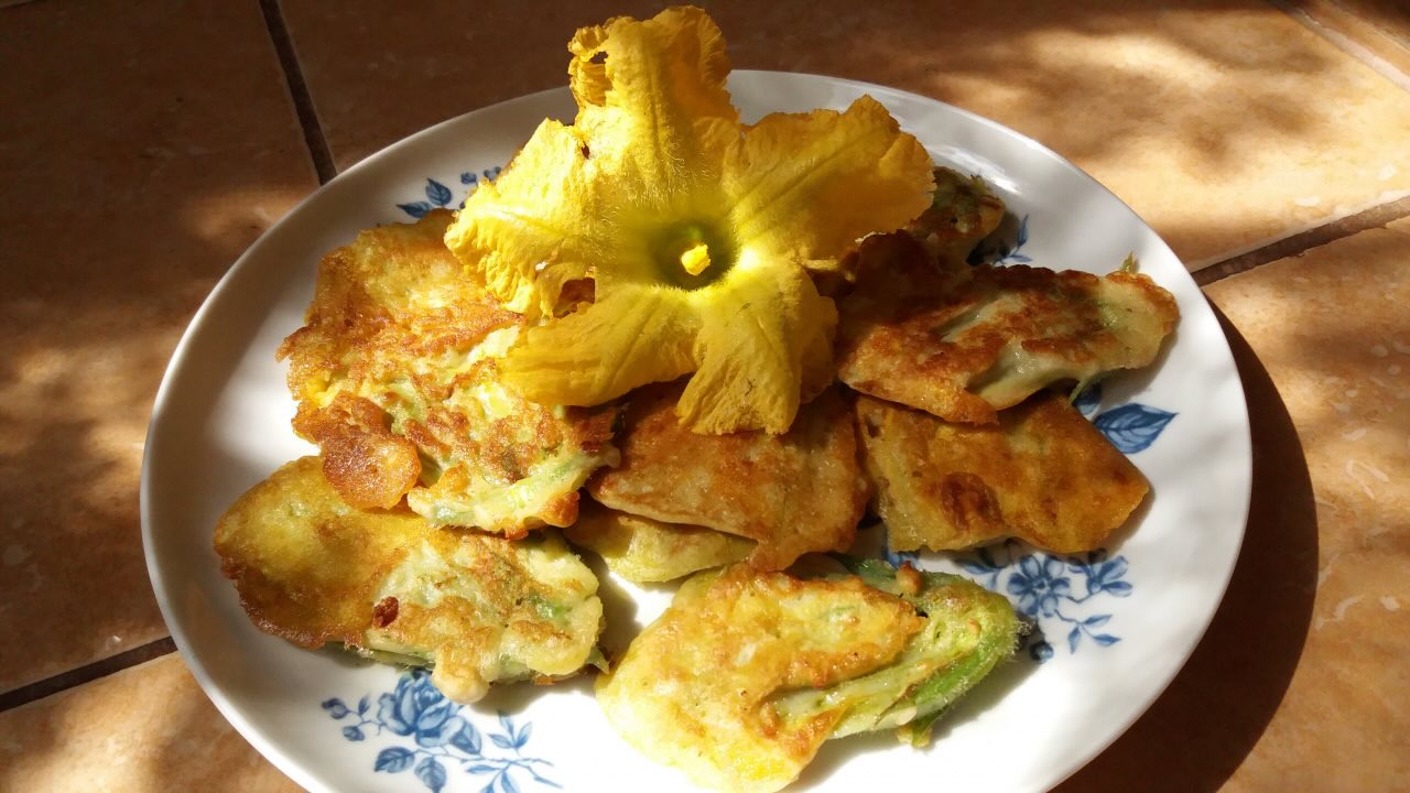 przepis-na-nadziewane-kwiaty-dyni-z-pomidorowa-salsa