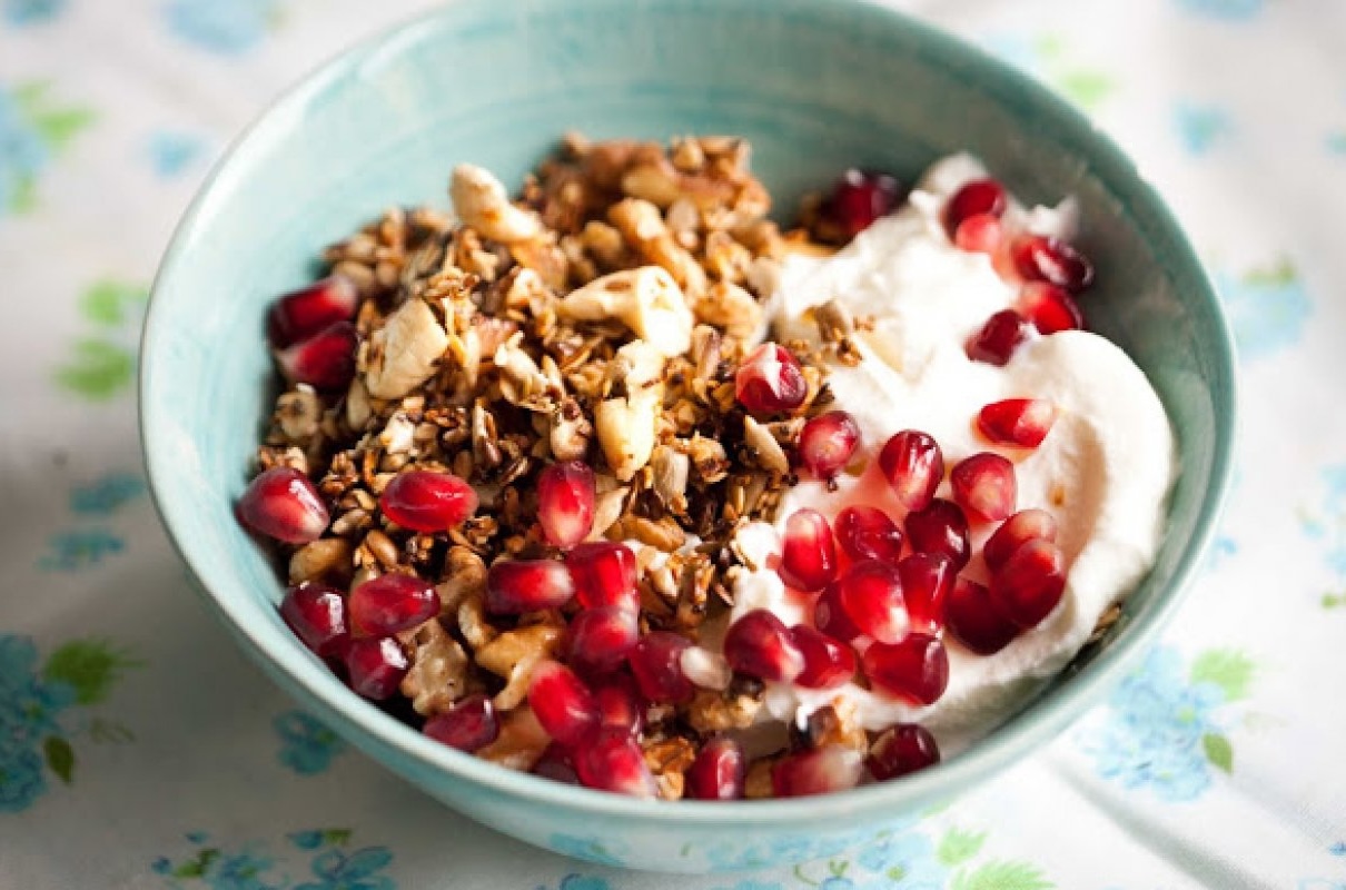 przepis-na-rozowa-granola-porzeczkowa