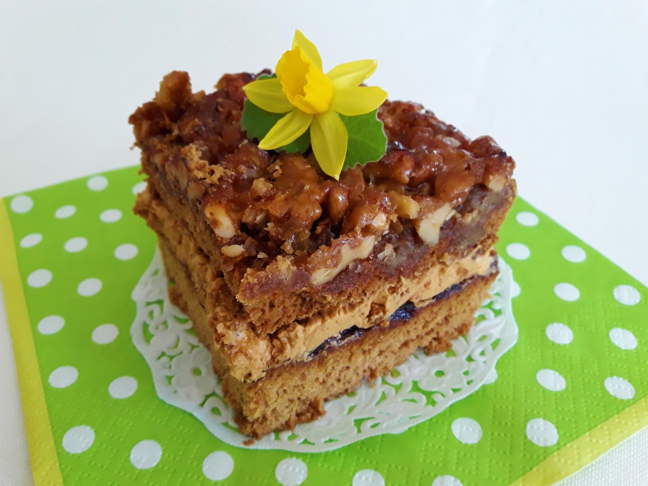 przepis-na-sniadaniowe-ciasto-z-orzechami