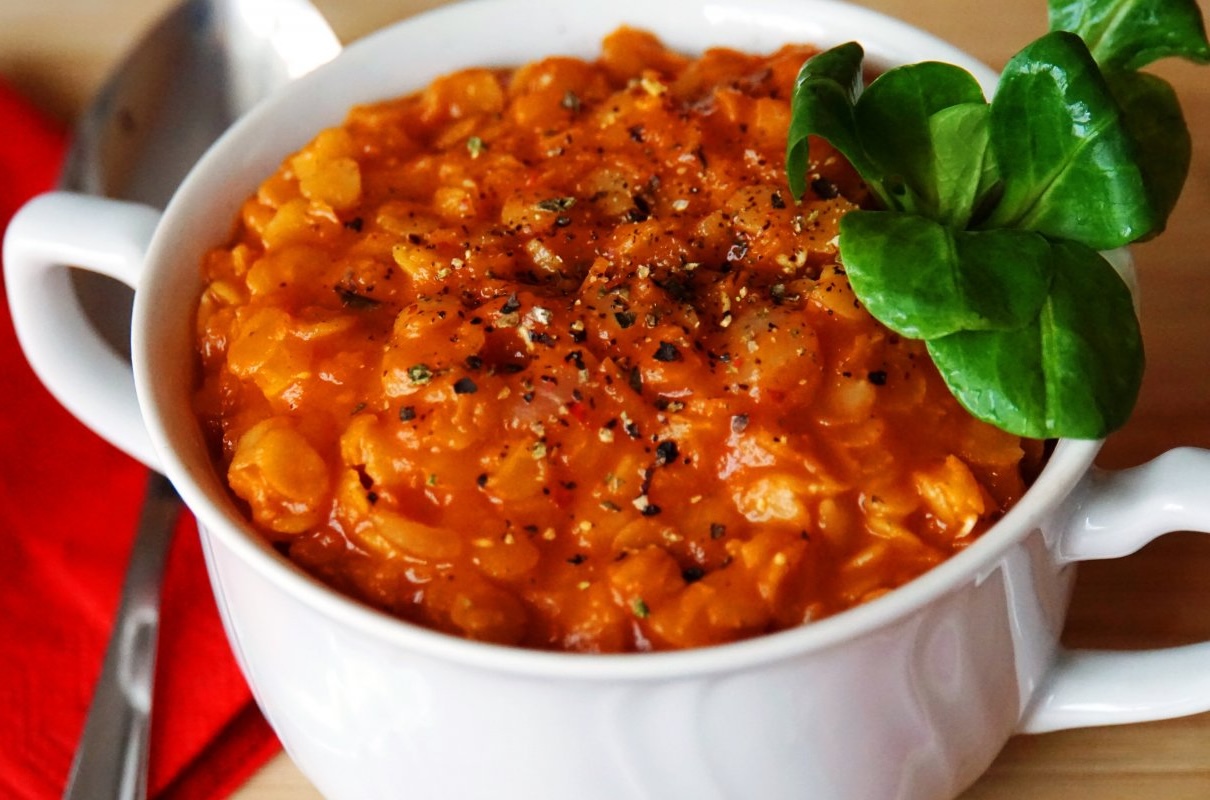 przepis-na-sos-pomidorowy-z-morelami-i-soczewica