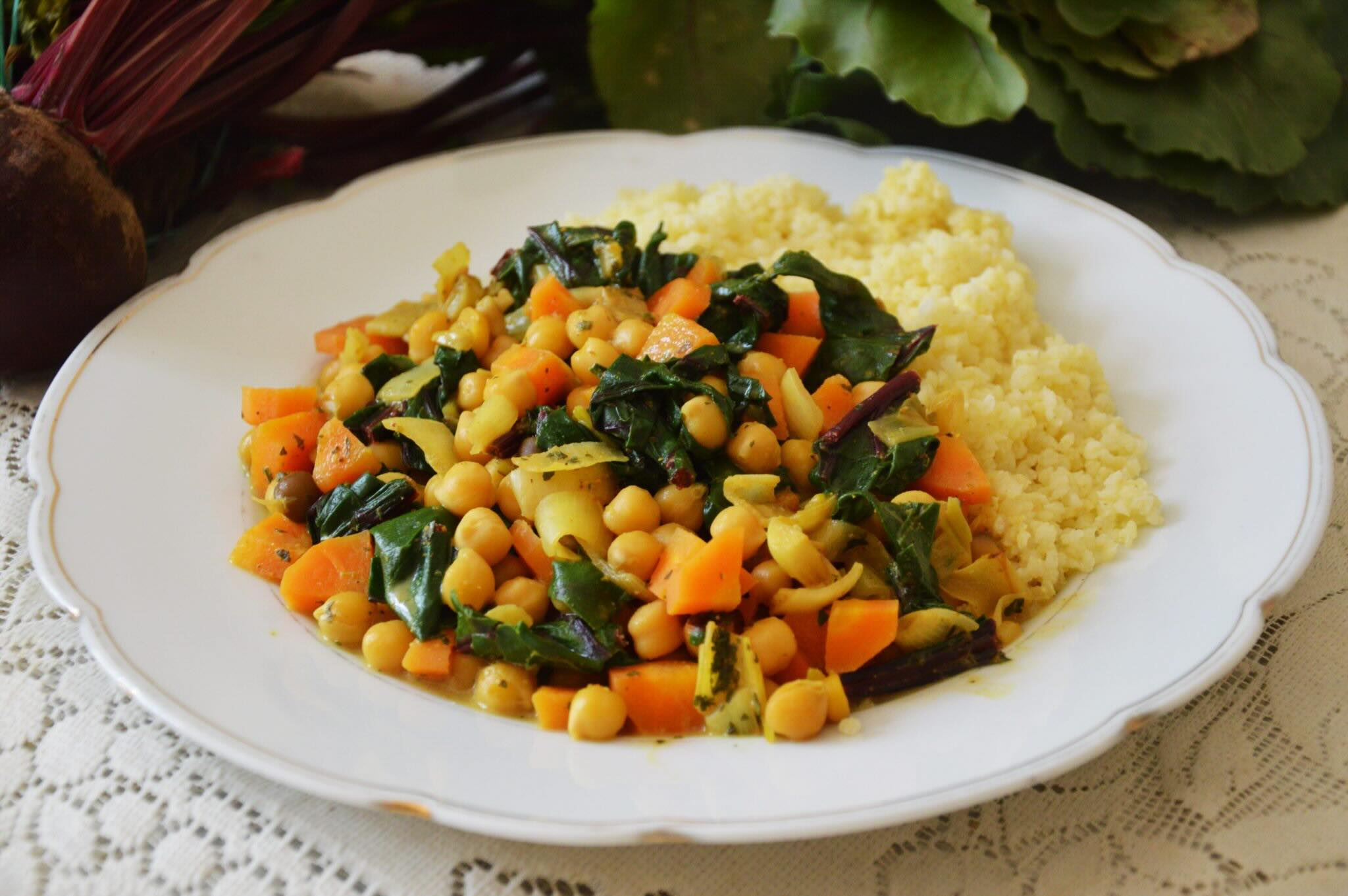 przepis-na-weganskie-placki-z-ciecierzyca-i-botwina