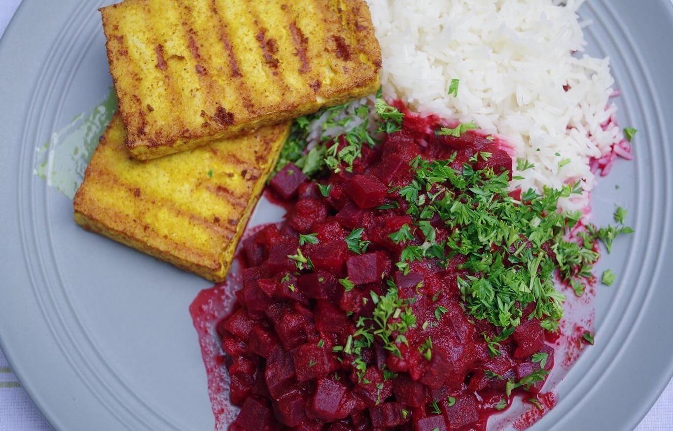 przepis-na-buraki-duszone-z-pomidorami-po-indyjsku