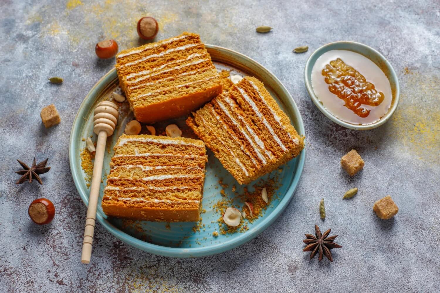 przepis-na-ciasto-jogurtowe-z-miodem