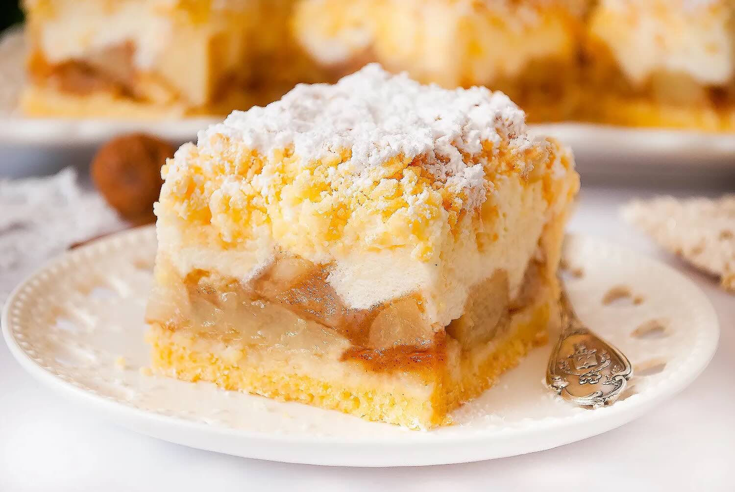 przepis-na-ciasto-marcepanowe-z-gruszkami-i-jezynami