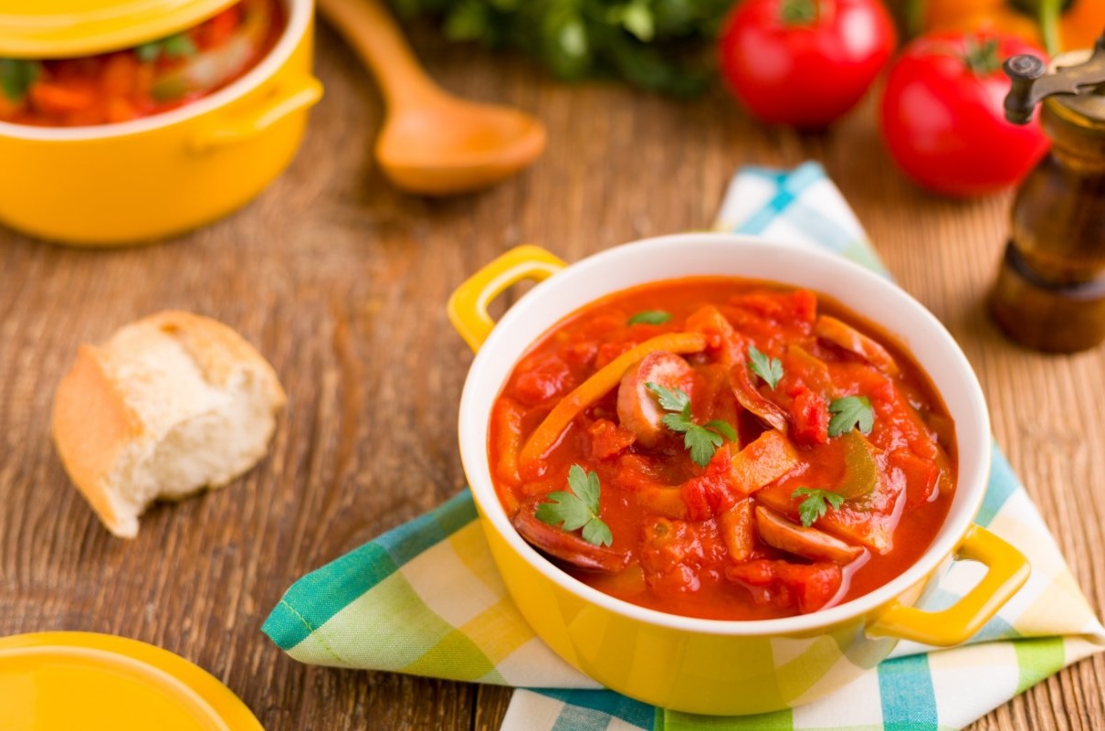 przepis-na-gulasz-z-fasolki-szparagowej-cukinii-i-innych-warzyw