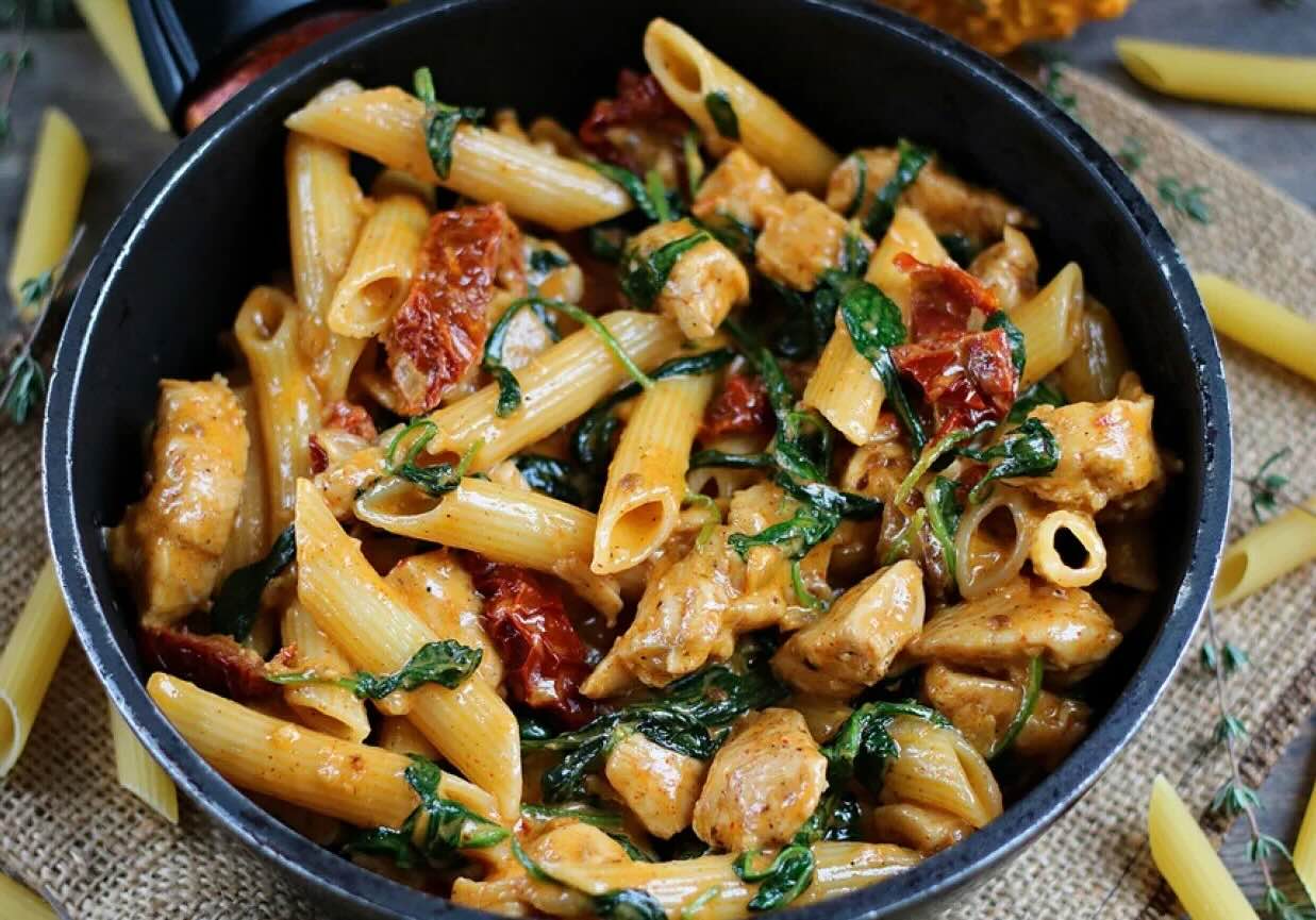 przepis-na-makaron-z-ciecierzyca-i-suszonymi-pomidorami