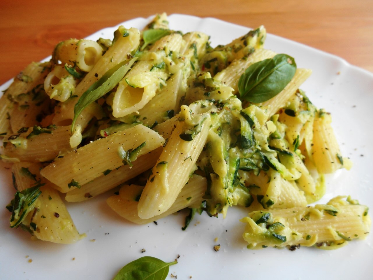 przepis-na-nudeltorta-makaronowy-tort-z-cukinia