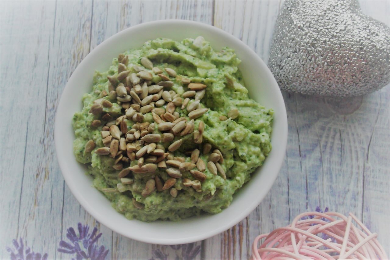 przepis-na-pasta-z-surowego-brokula-i-slonecznika