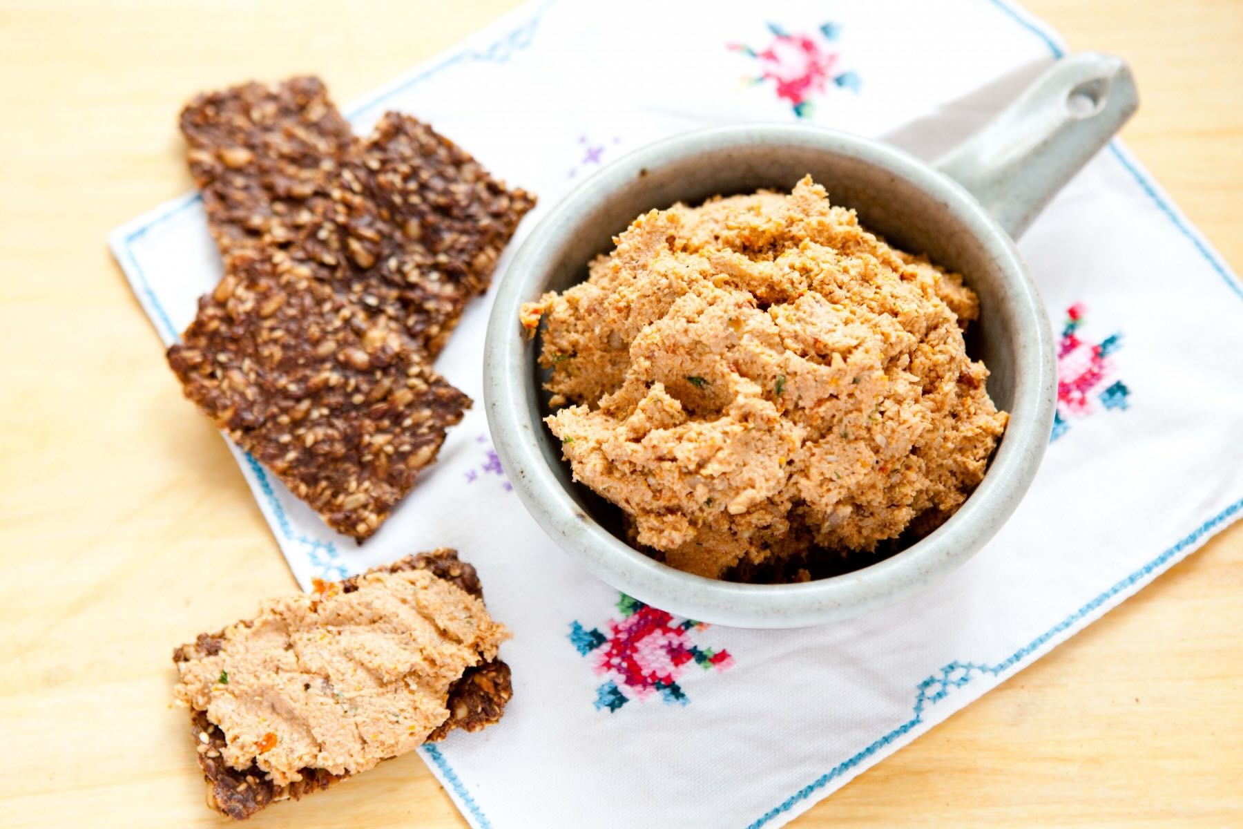 przepis-na-paste-ze-slonecznika-i-suszonych-pomidorow