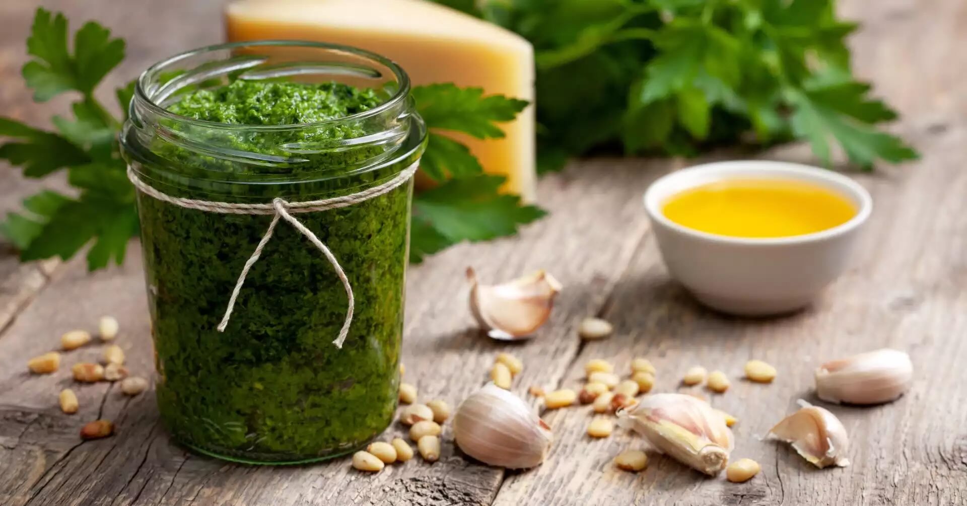 przepis-na-pesto-z-natki-pietruszki-i-ziaren-slonecznika