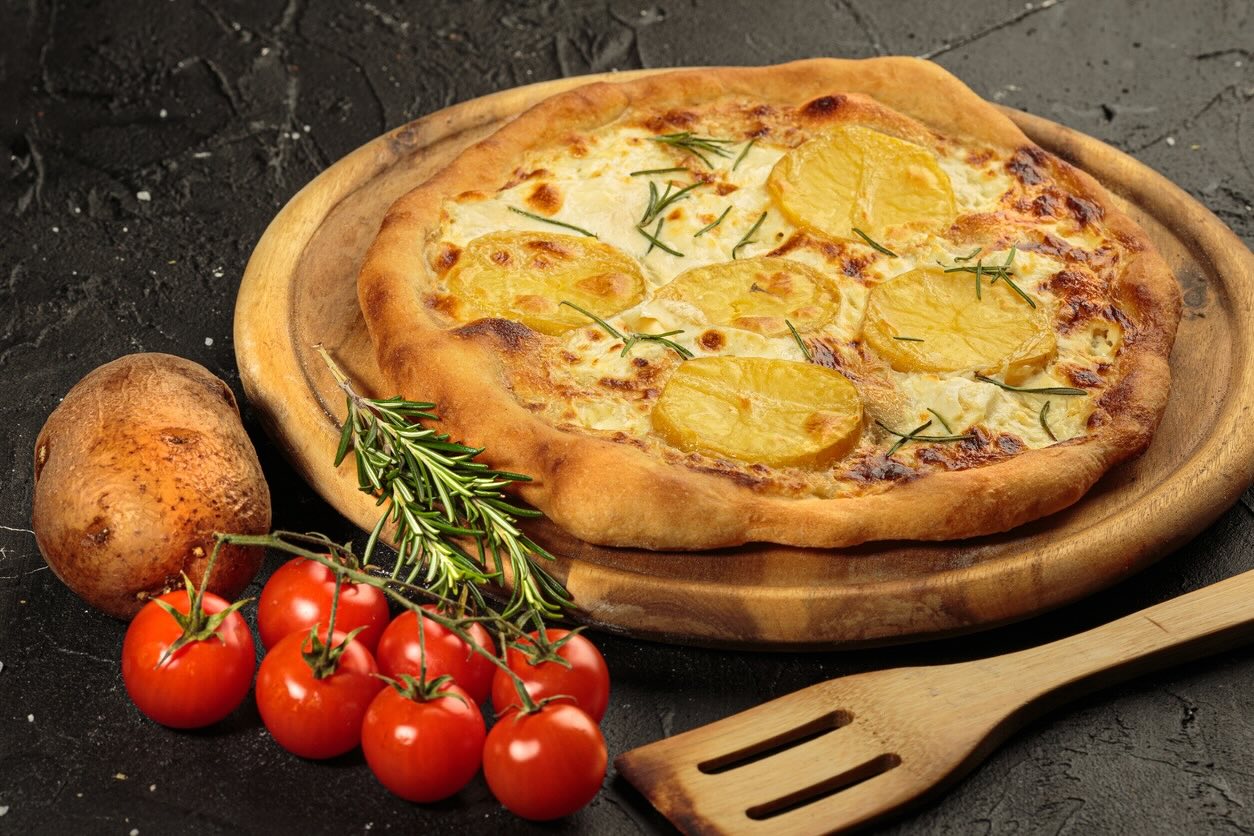 przepis-na-pizza-z-kiszona-kapusta-i-ziemniakami