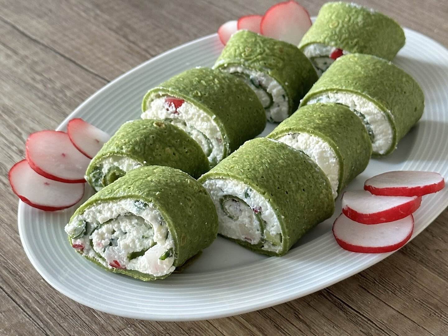 przepis-na-rolada-zielona-z-roszponki-nadziewana-twarozkiem