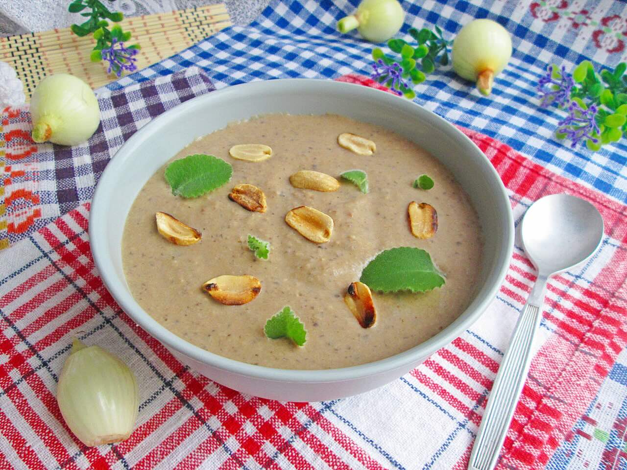 przepis-na-zupe-grzybowo-orzechowa