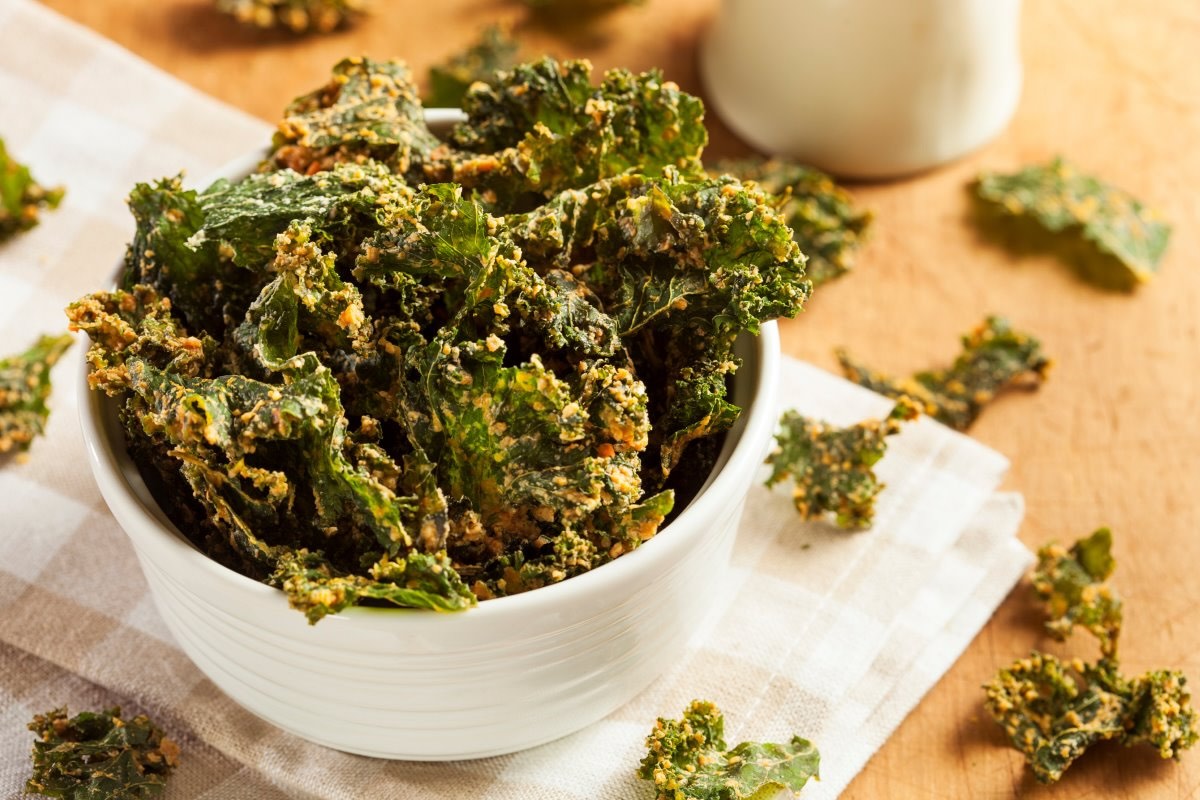 przepis-na-jarmuzowe-chipsy-jarmuzowa-posypka